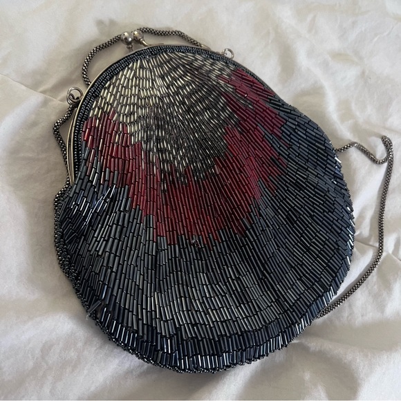 VINTAGE beaded CLAM shaped purse - Picture 7 of 10